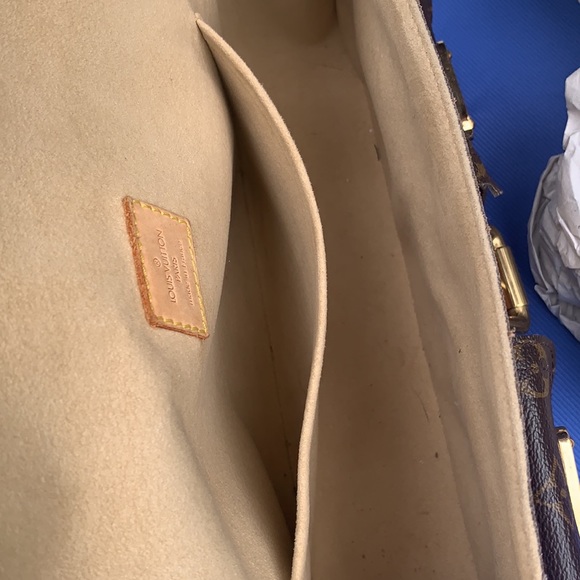 Authentic Preowned Louis Vuitton Shoulder Bag - Picture 11 of 14